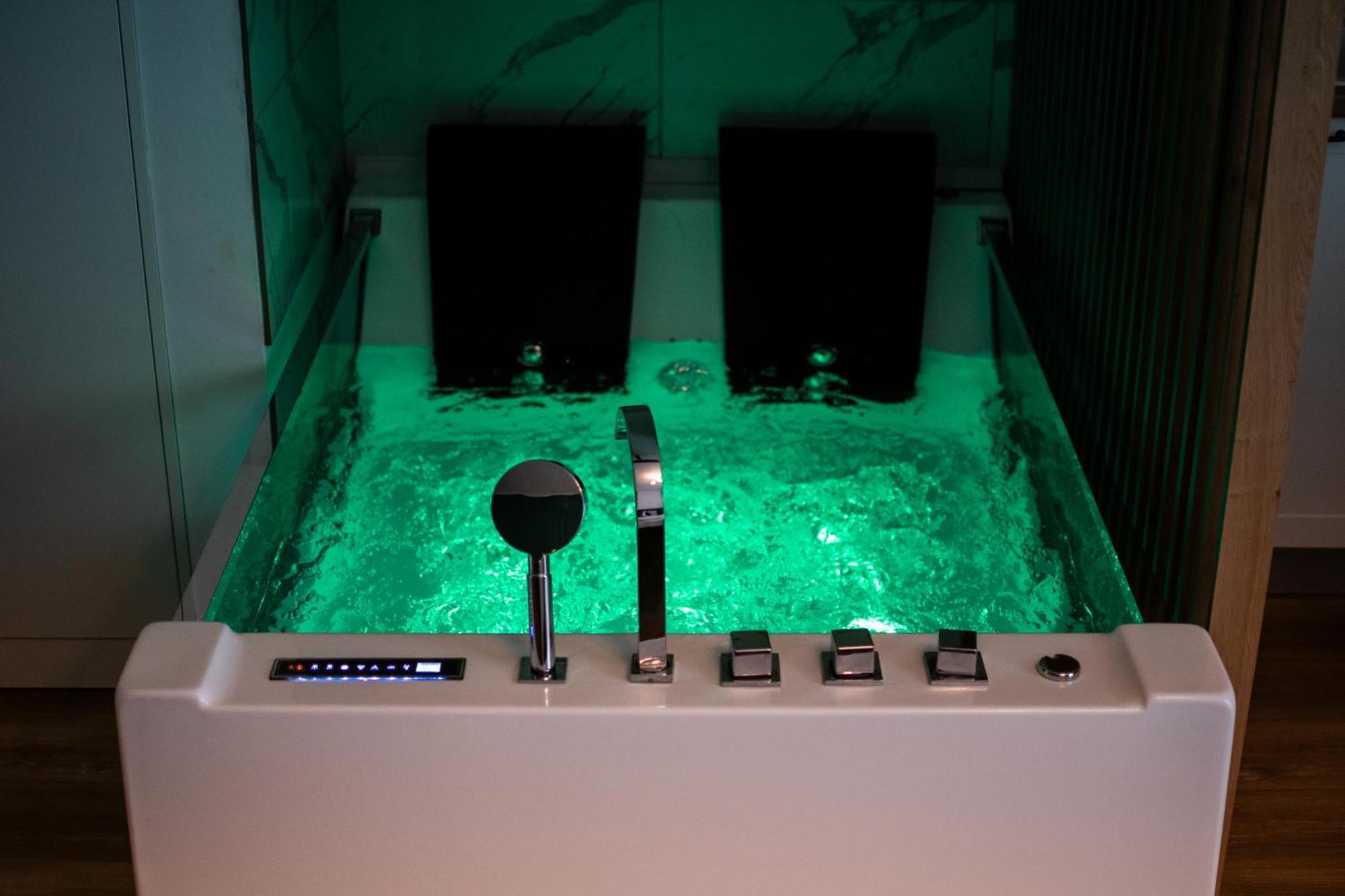 Jacuzzi Urban Heaven Studio Sinaia Exterior foto