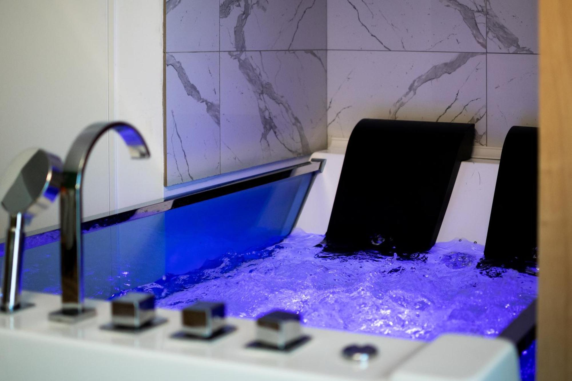 Jacuzzi Urban Heaven Studio Sinaia Exterior foto